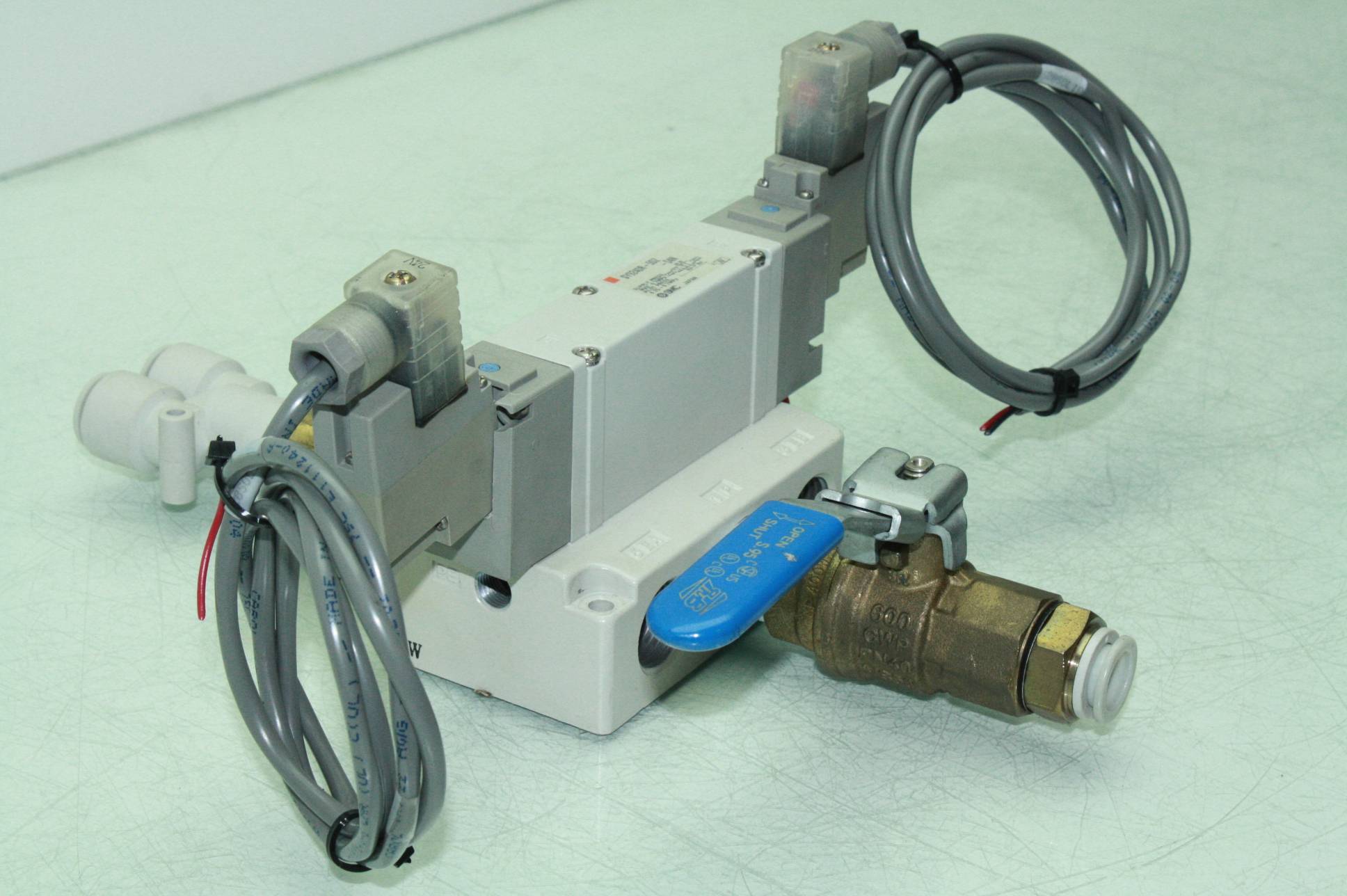 SMC SY9240R5DZ04N Base Mounted Double Acting Solenoid Valve w/ Manifold