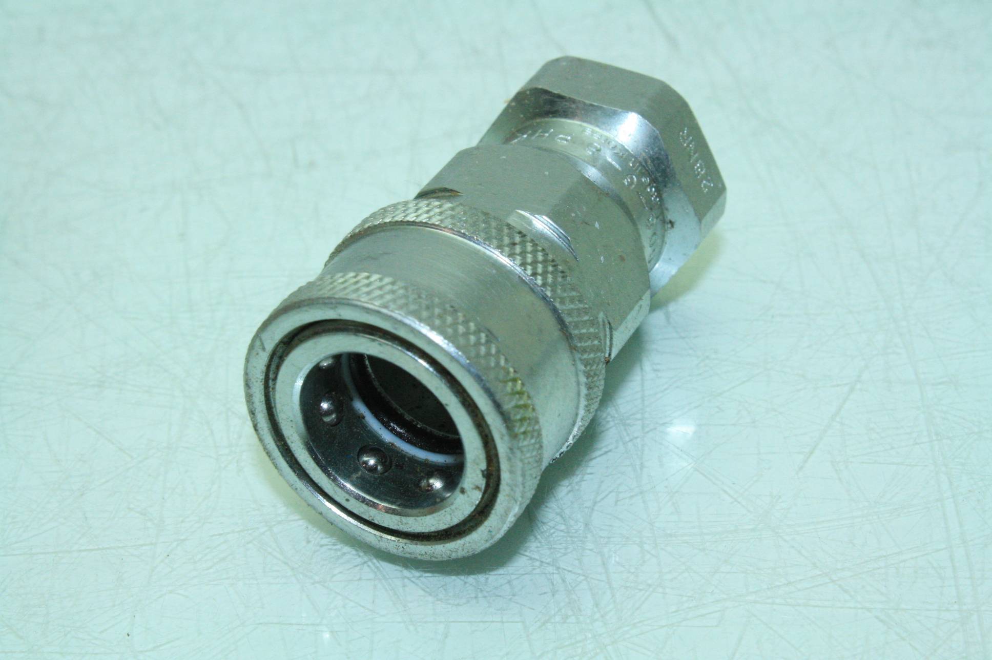 Lot of 11 Parker / Pioneer Hydraulic Quick Attach Fittings Female