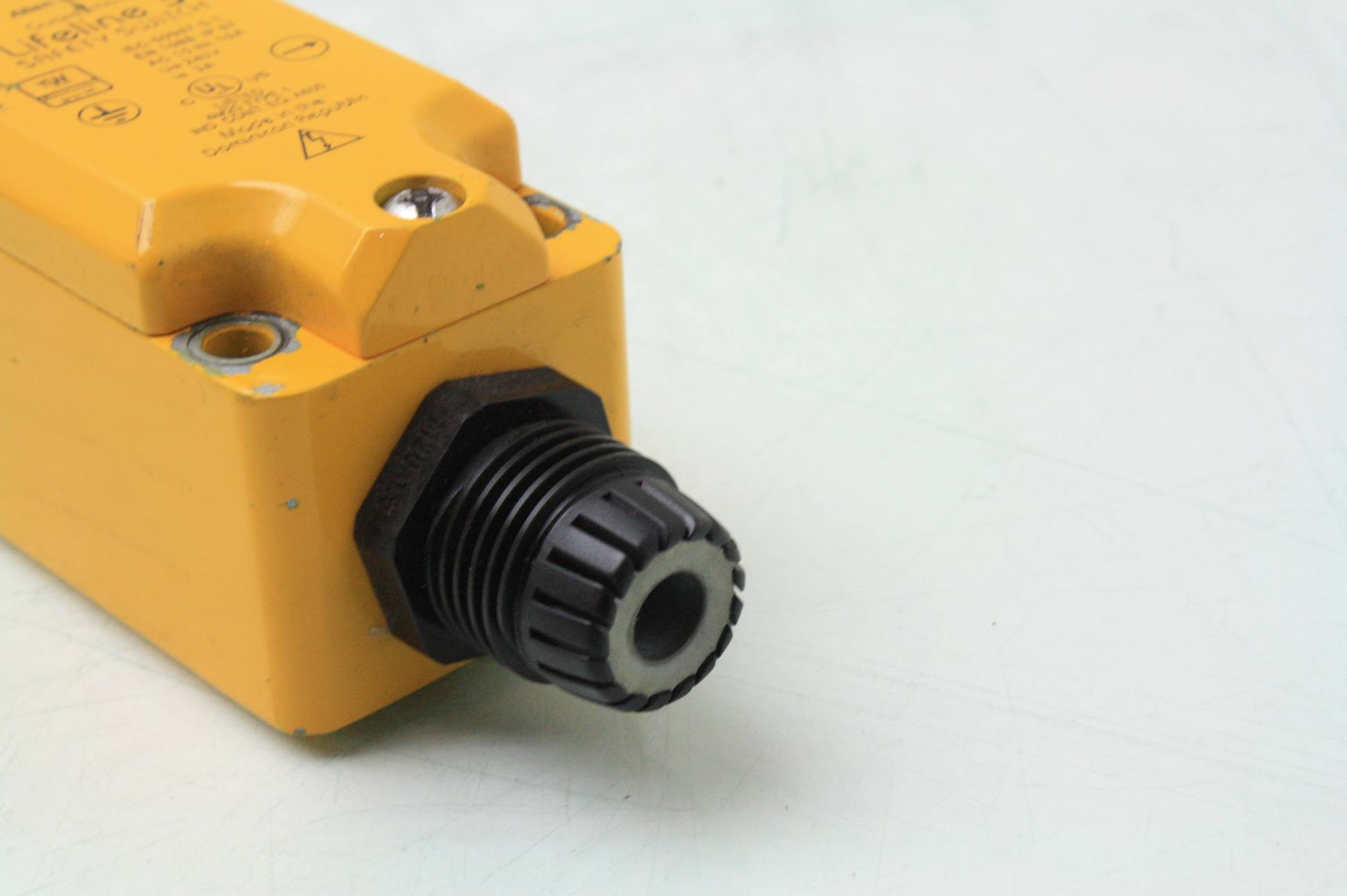 Allen Bradley Guardmaster Lifeline 3 Safety Switch with Rope Tensioner