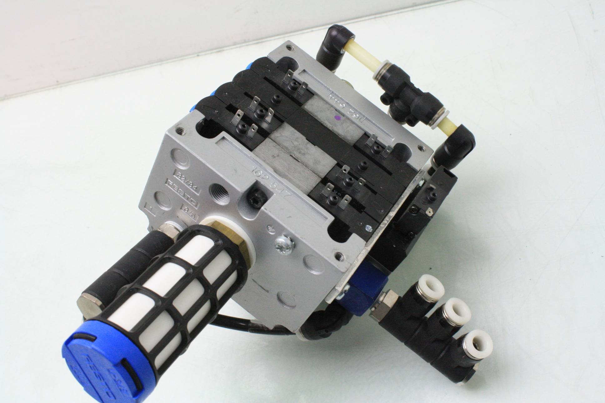 Festo CPV14VI Pneumatic Solenoid Valve Manifold CPE14M1H3OL1/8