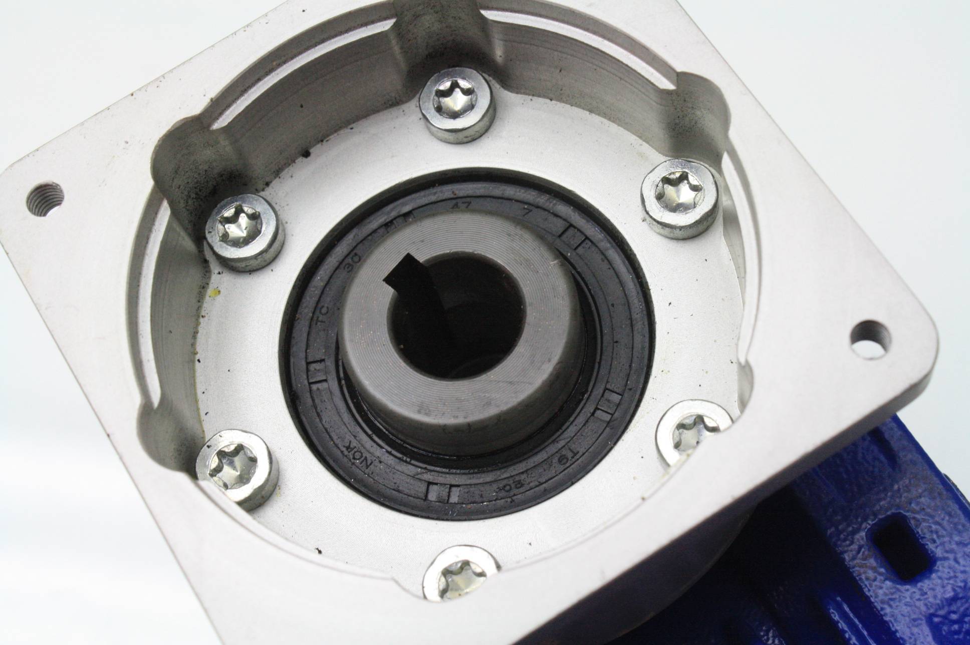Motovario NMRV/050 Precision Worm Gearhead 20:1 Ratio Right Angle Gear ...