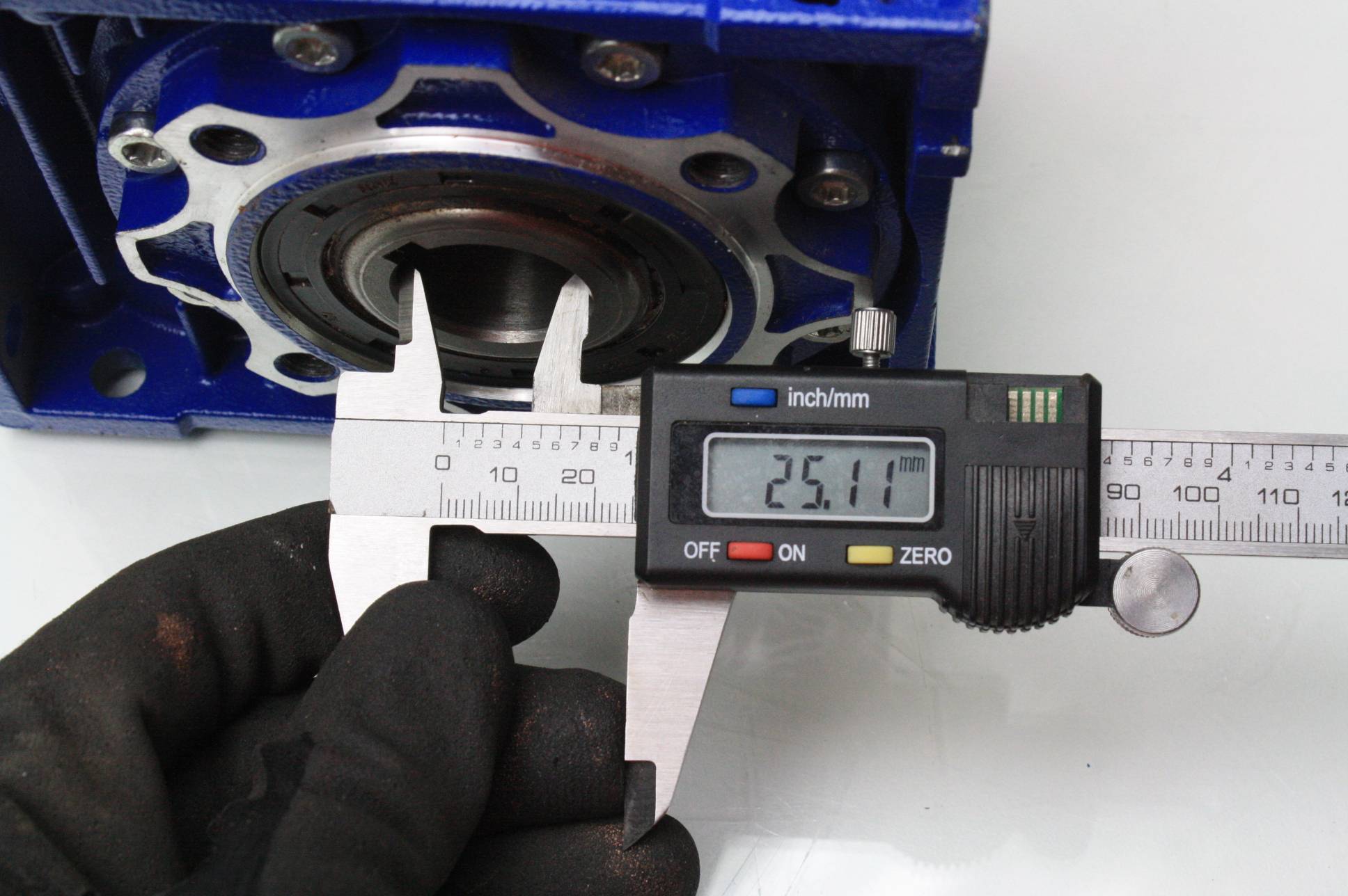 Motovario NMRV/050 Precision Worm Gearhead 201 Ratio Right Angle Gear