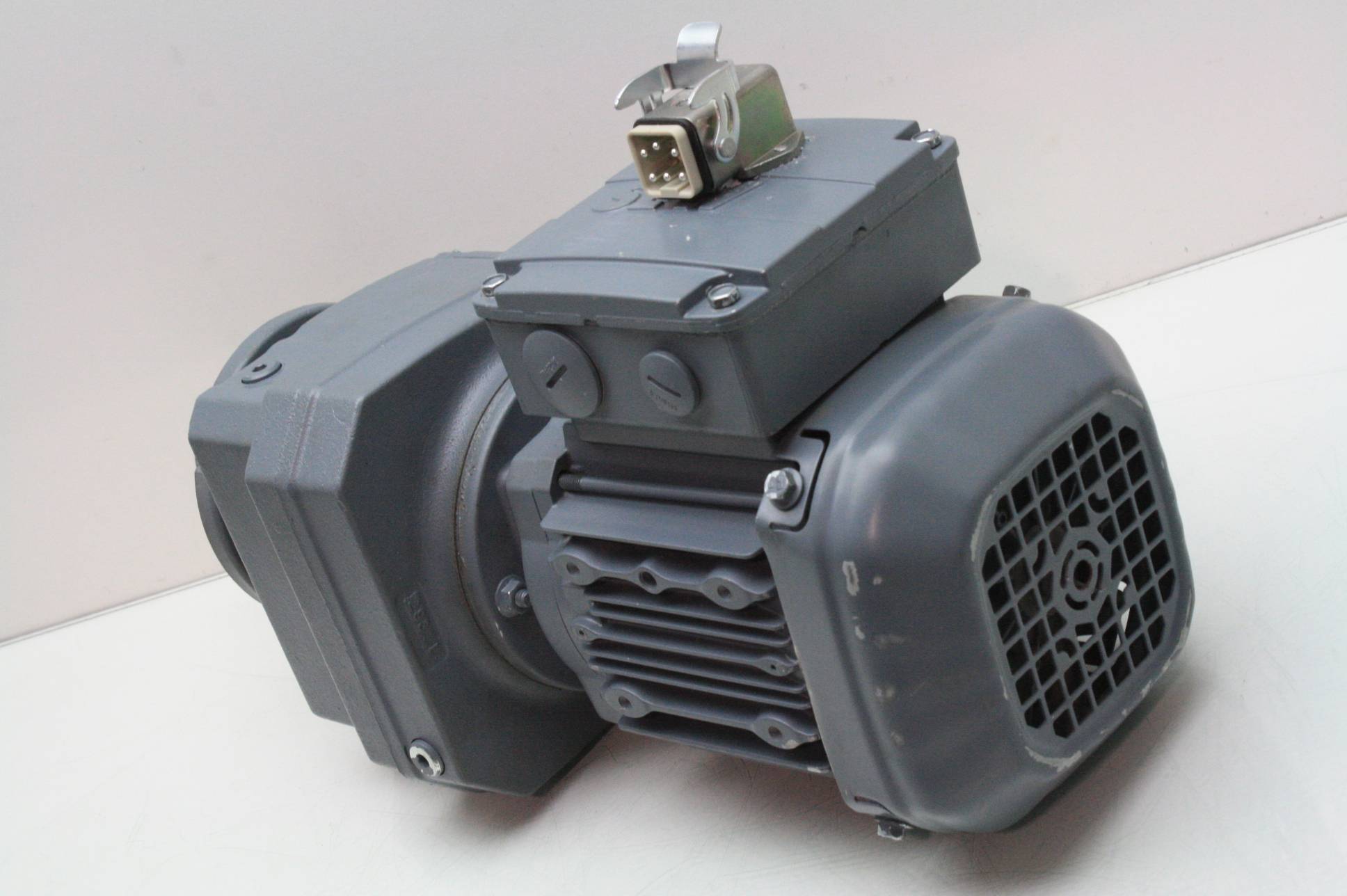 SewEurodrive RF37DRS71S4 Inverter Duty Helical Gear Motor 25 RPM / 1/