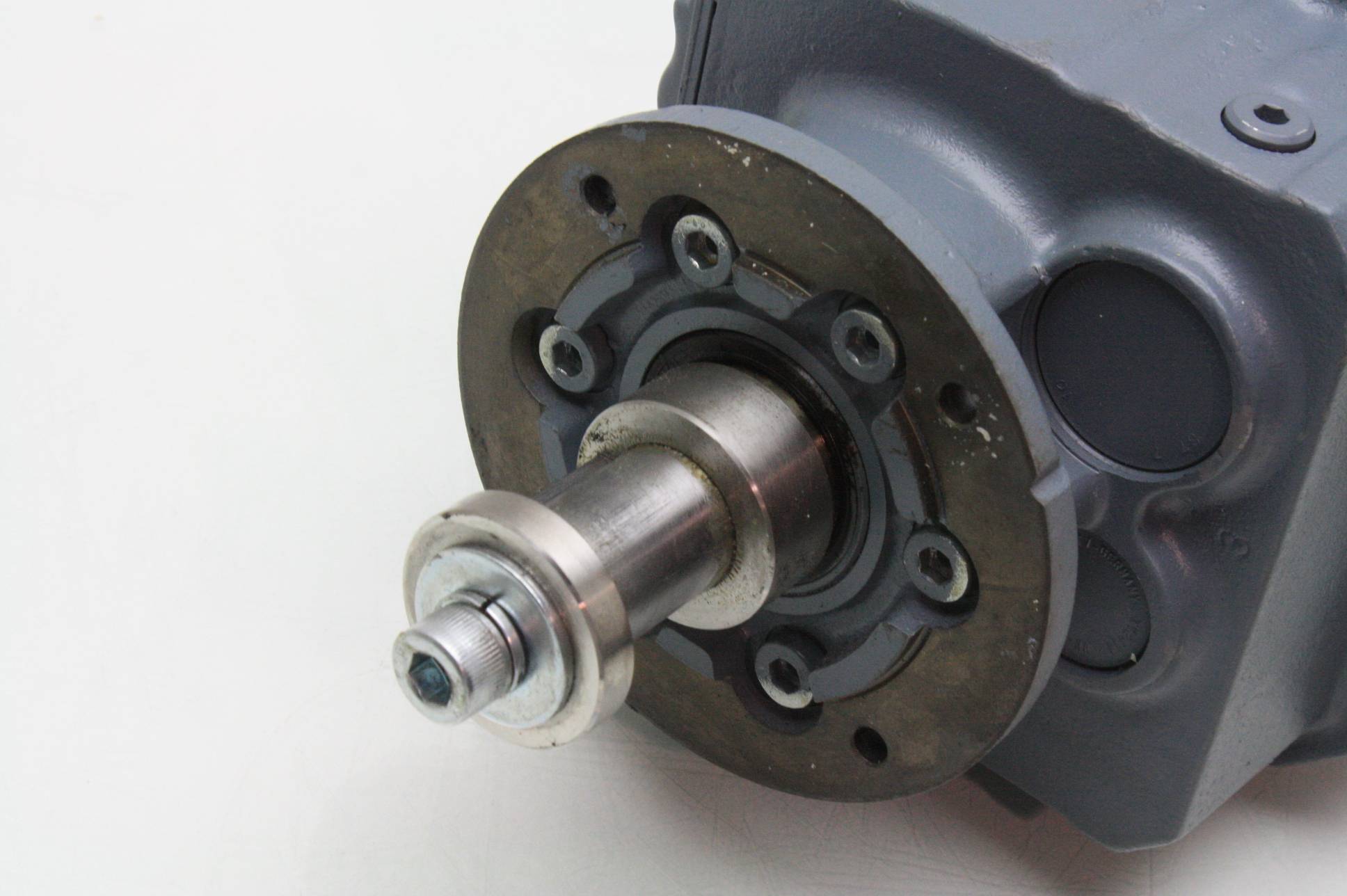 SewEurodrive RF37DRS71S4 Inverter Duty Helical Gear Motor 25 RPM / 1/