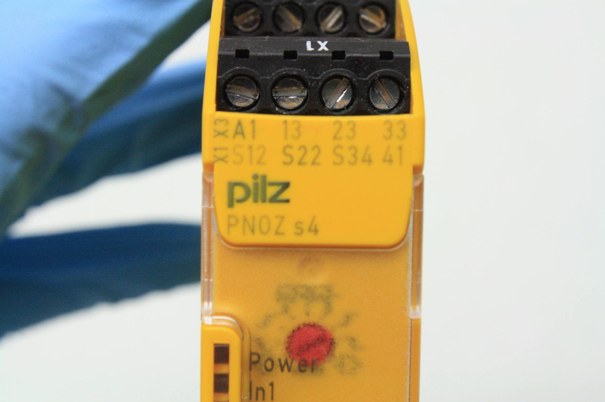 Pilz 750104 PNOZ S4 Automation Safety Relay 24V DC Control 3 n/o 1 n/c