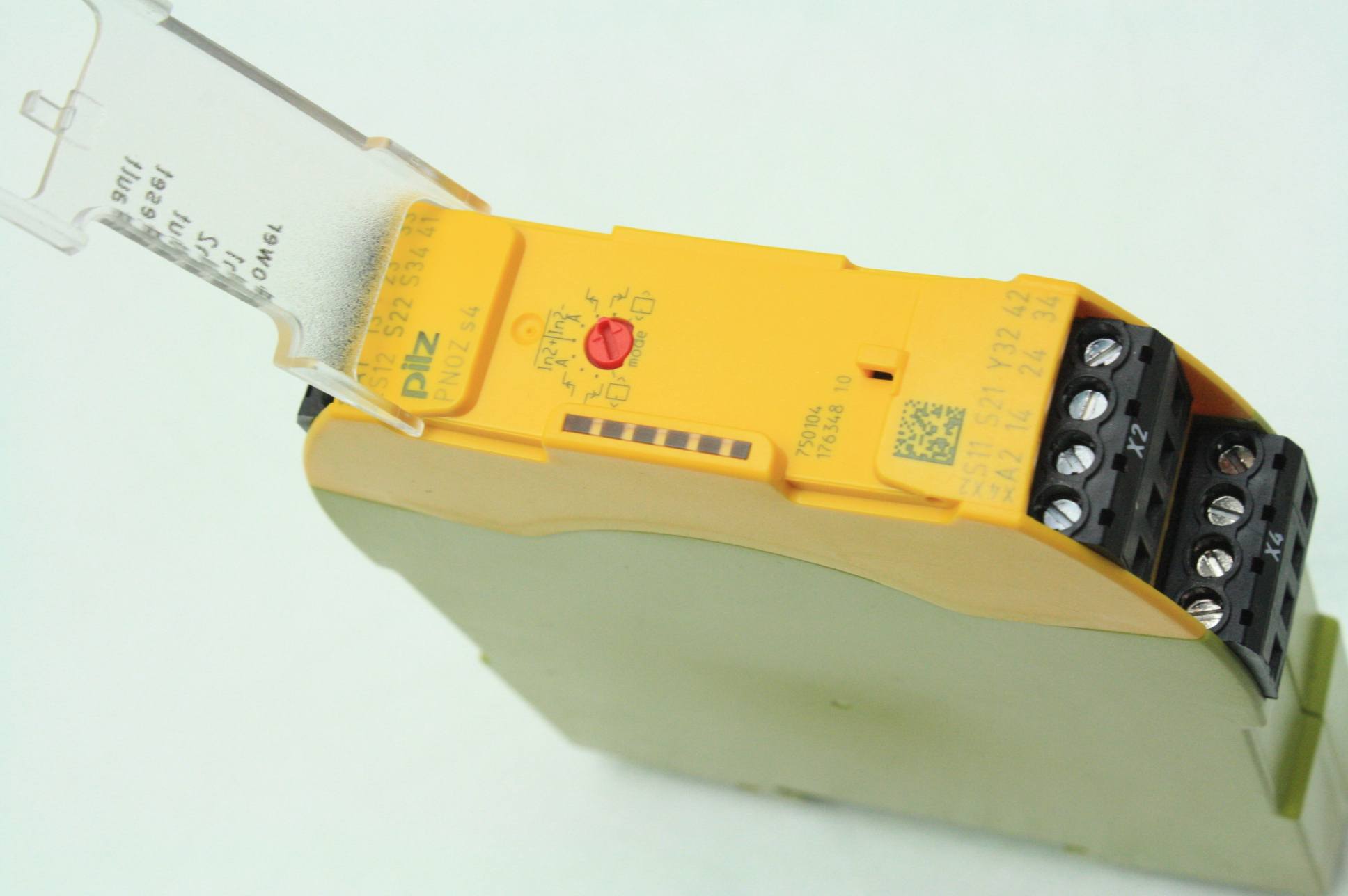 Pilz 750104 PNOZ S4 Automation Safety Relay 24V DC Control 3 n/o 1 n/c