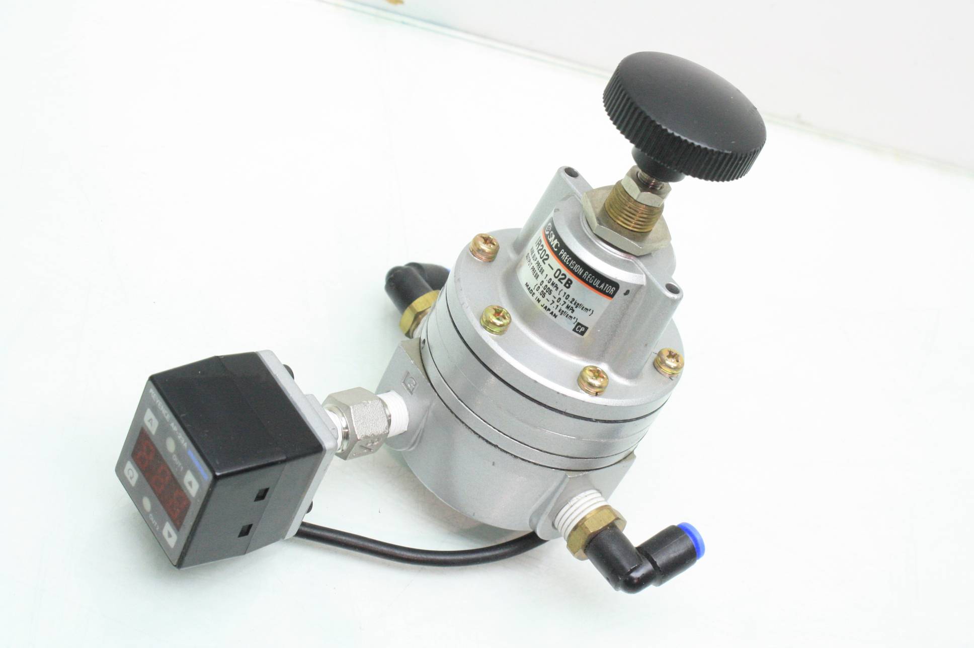 SMC Precision Regulator IR20202B with Keyence AP23A Digital Pressure