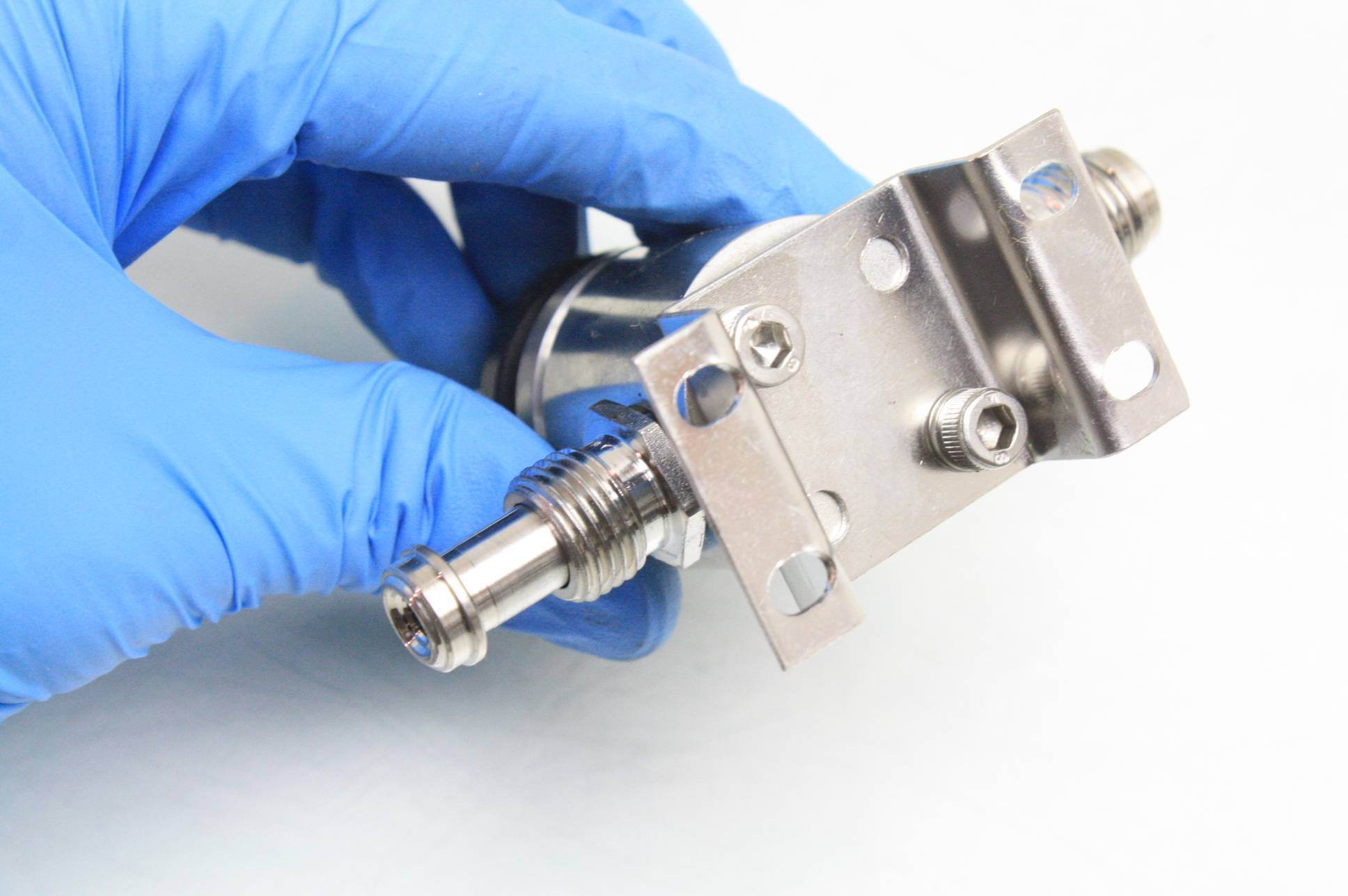 2 Swagelok High Precision Micrometer Metering Valves 1/4" VCR Fittings