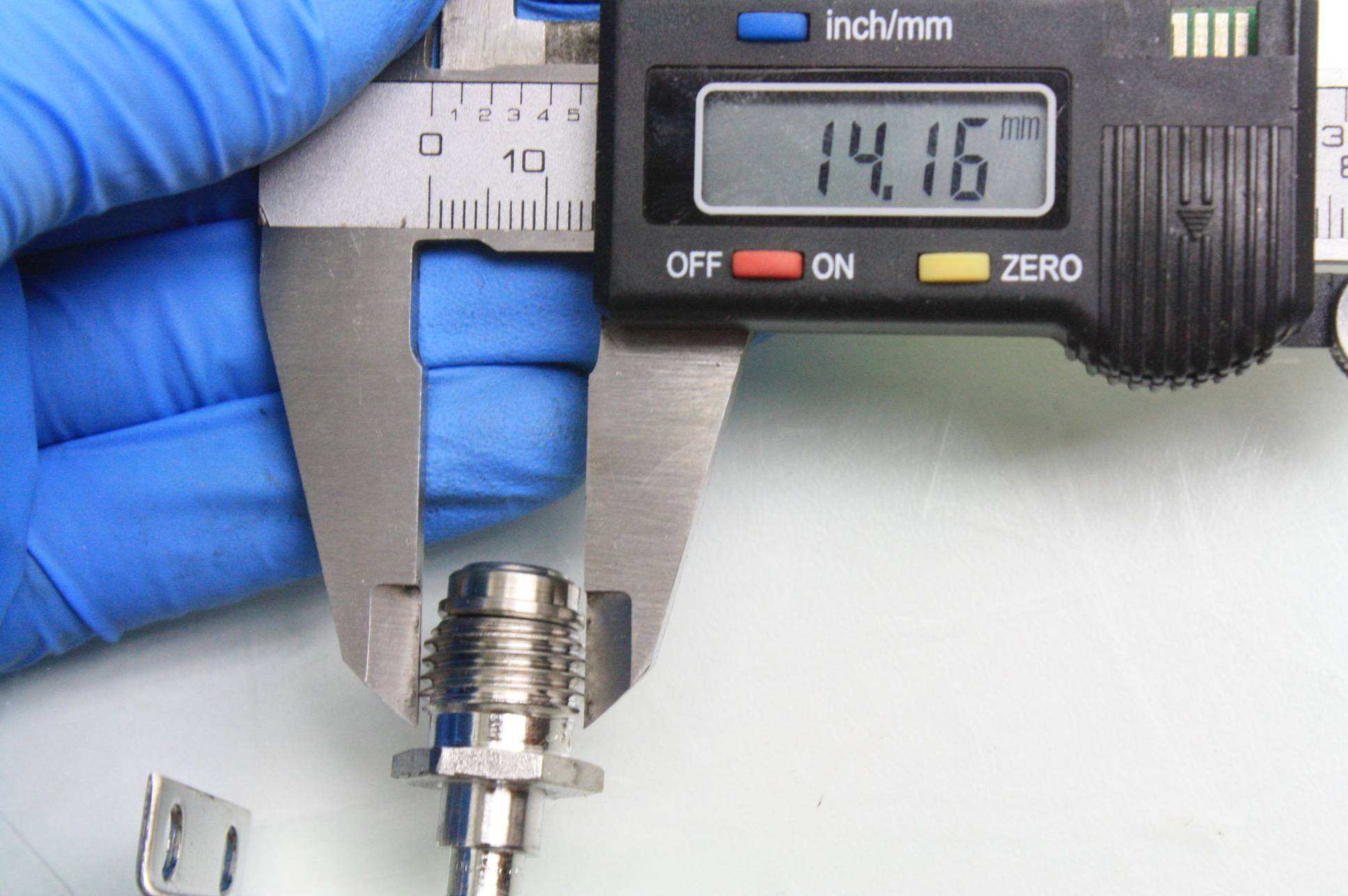 2 Swagelok High Precision Micrometer Metering Valves 1/4" VCR Fittings