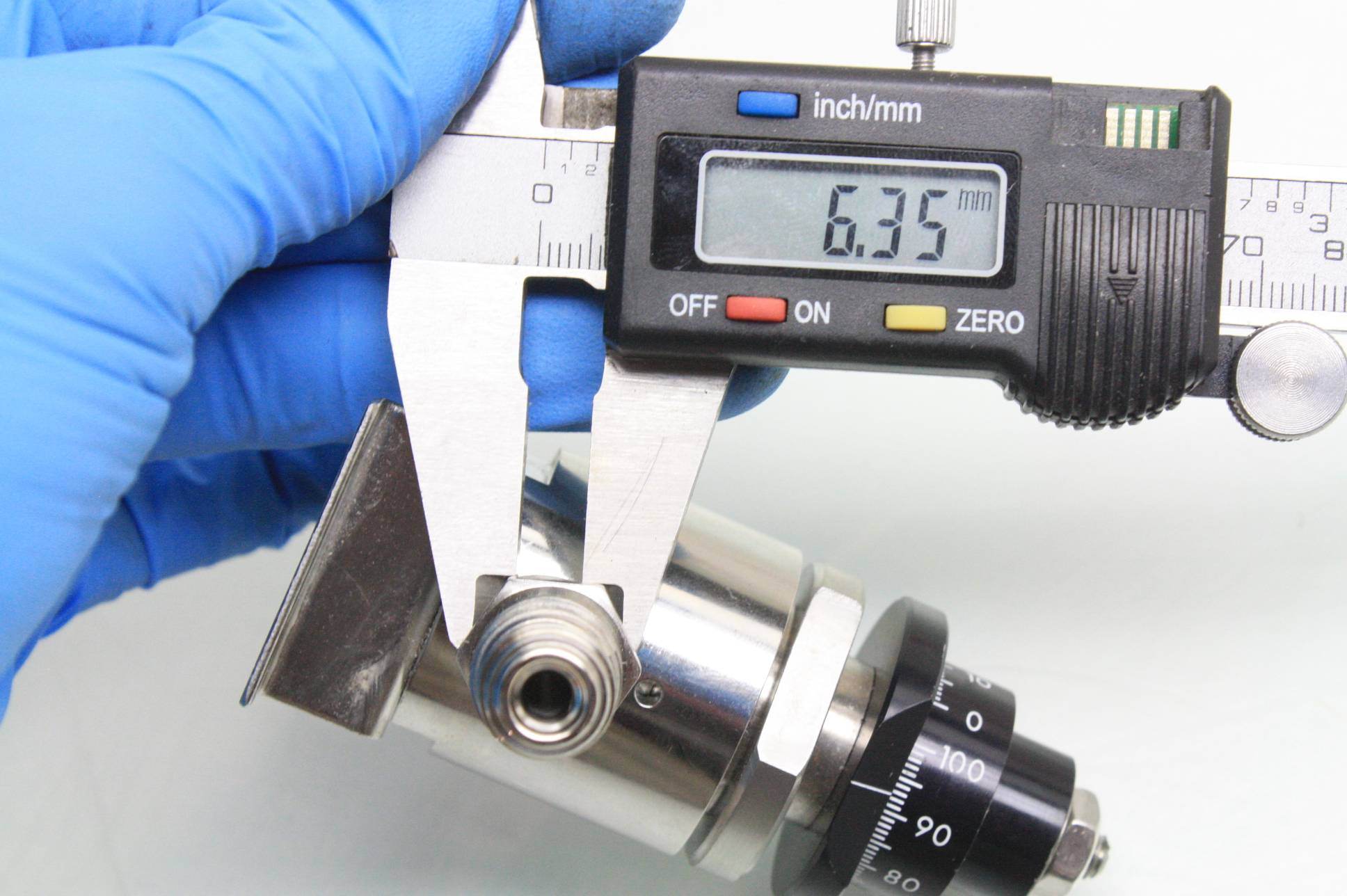 2 Swagelok High Precision Micrometer Metering Valves 1/4" VCR Fittings