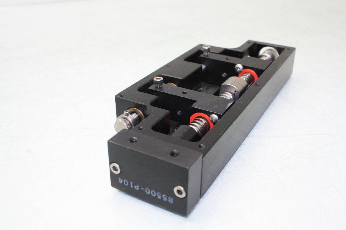 Counter Rotating Screw Driven Linear Actuator/Gripper Assembly 32mm Travel