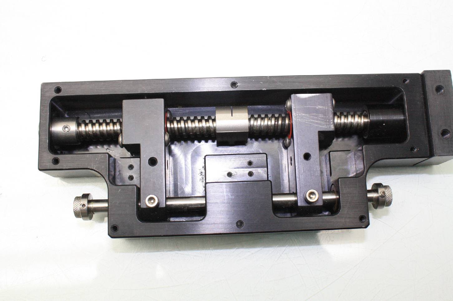 Counter Rotating Screw Driven Linear Actuator/Gripper Assembly 32mm Travel