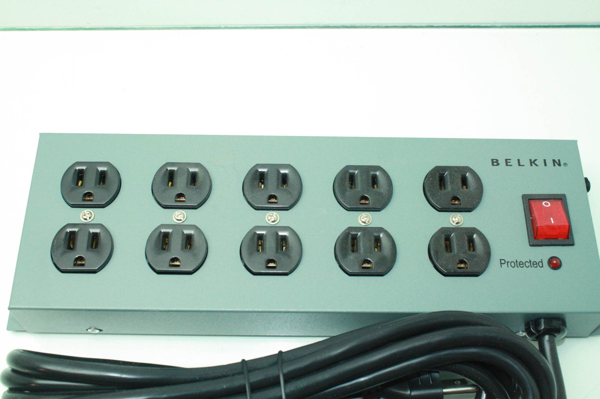 New Belkin 10 Outlet Industrial Surge Protector F9D100015 Power Strip
