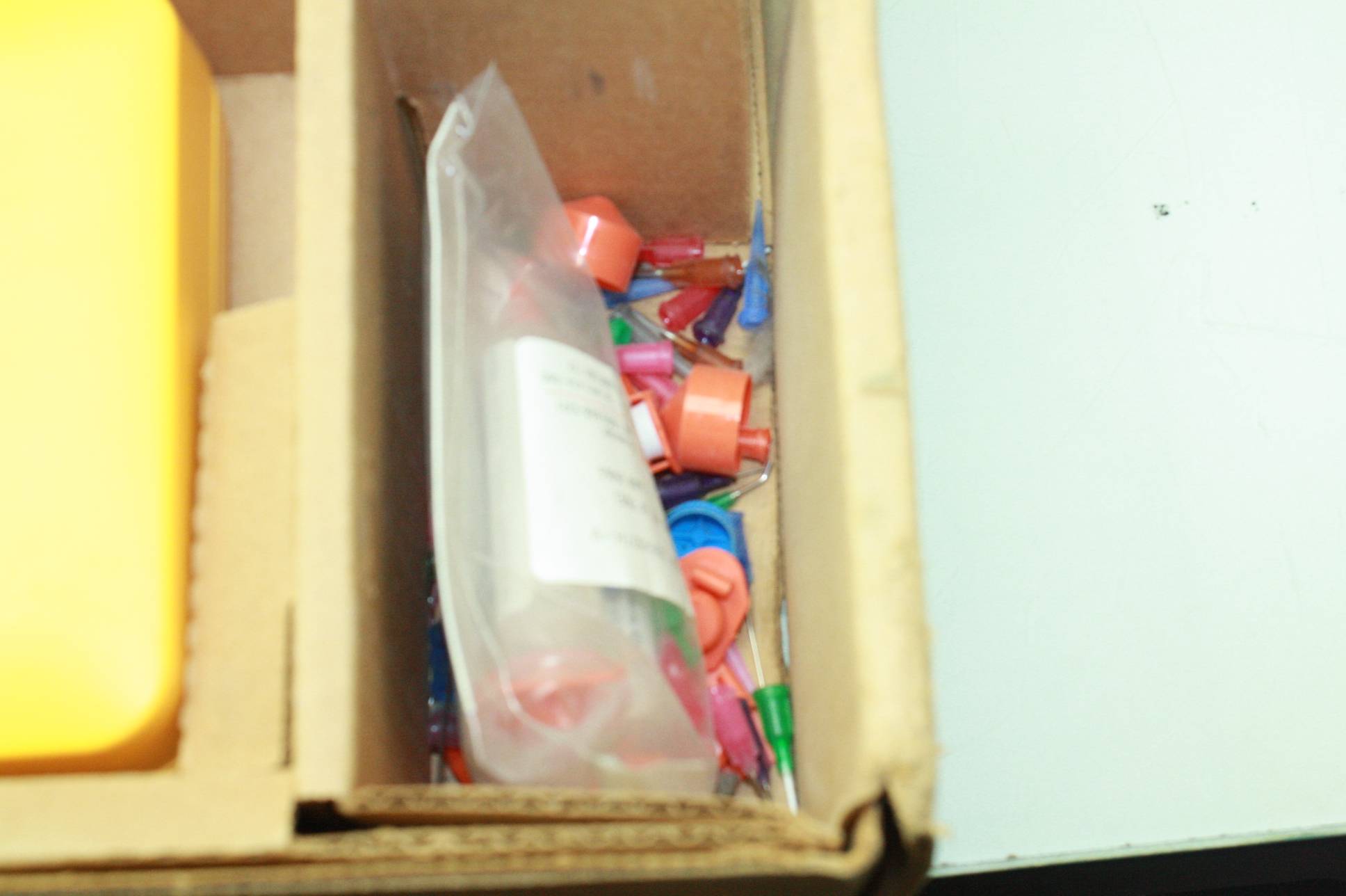 New EFD 1000XL Epoxy/Liquid Adhesive Dispenser Dispensing Tips Complete