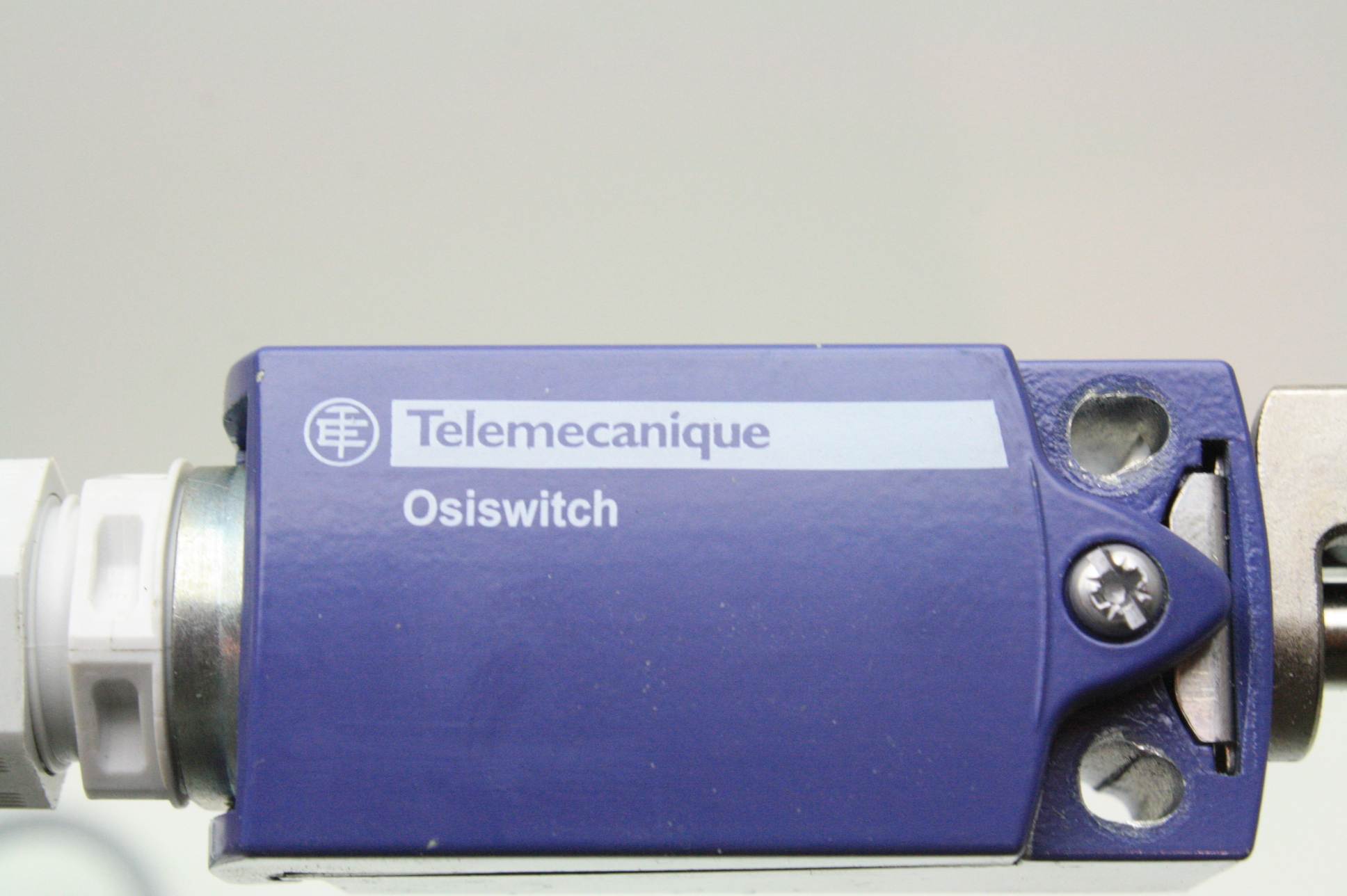 Lot of 2 Telemecanique Osiswitch ZCD21 Snap Action Roller Limit Switches