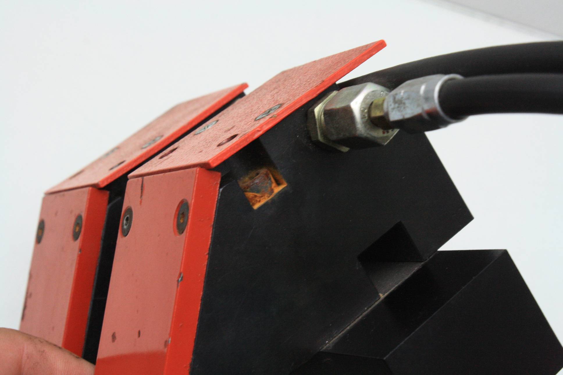 2 Hydraulic Toe Clamps off Baltec PWS 640 Precision Workstation CNC Punch