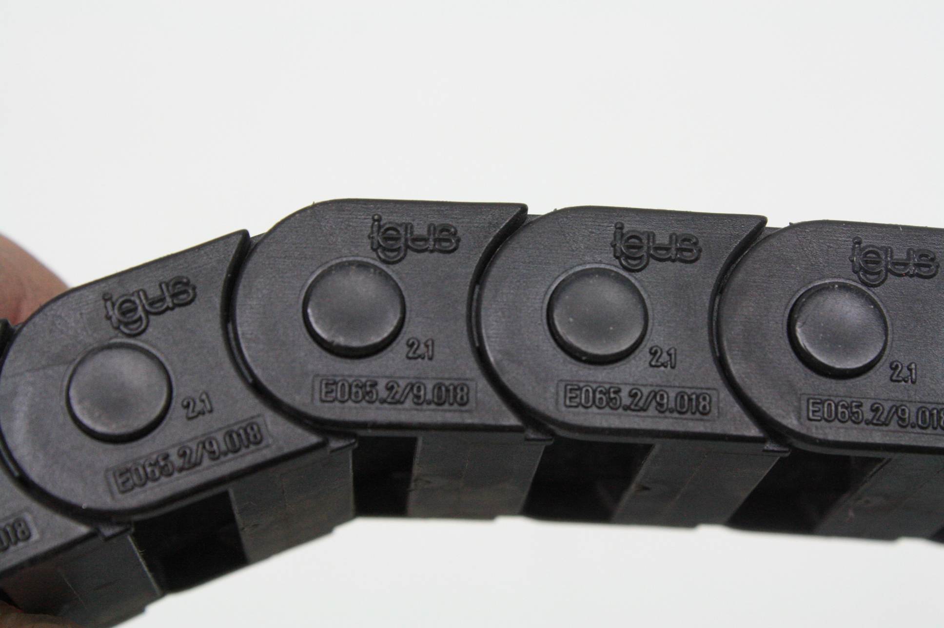 4 Igus E065.2/9.018 Industrial Cable Chain Wireway 56" Long w/ End